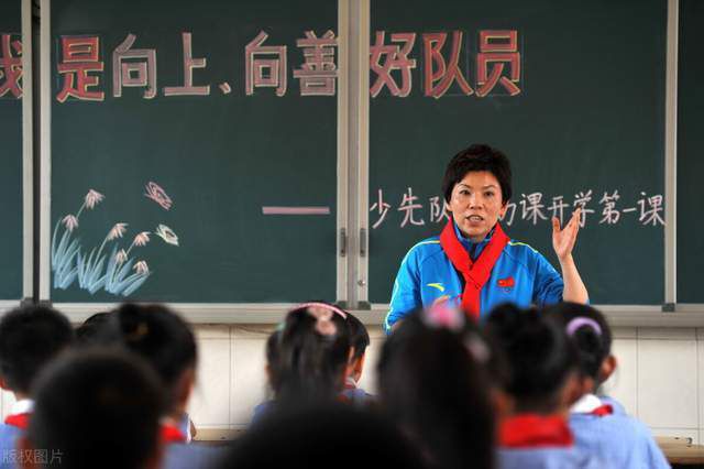 托马西有跟裁判握手的习惯，但是他拒绝跟托马西握手，当时我们立刻就意识到出问题了。